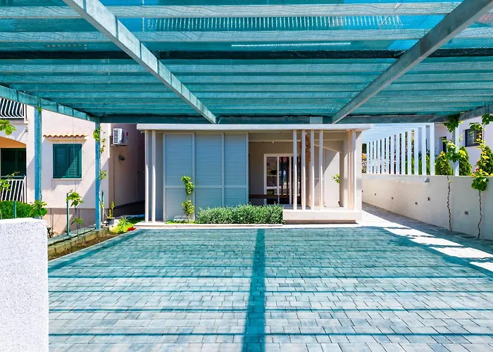 Charming Renovated Next To The Sea Appartement *